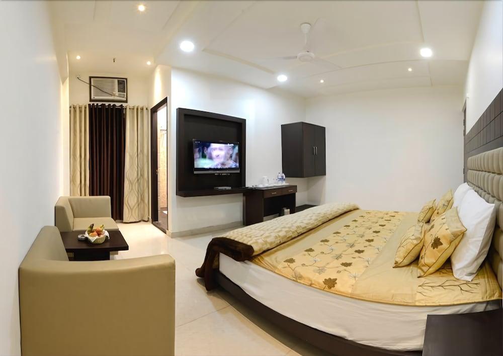 Madhushrie 3*