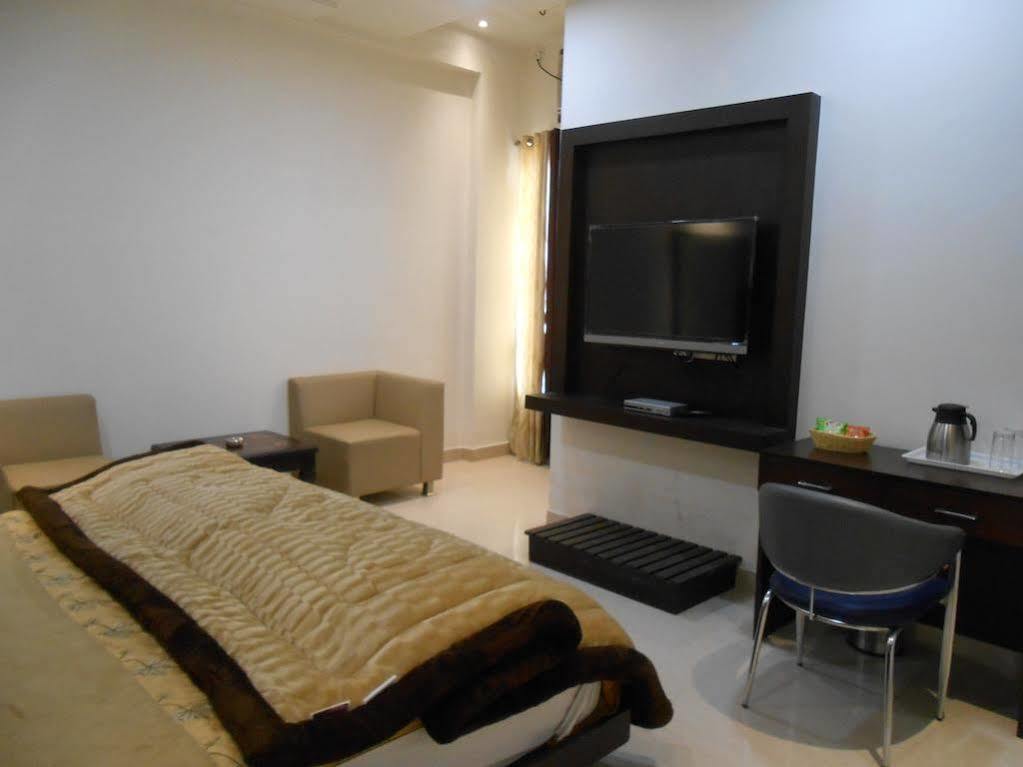 Hotel Madhushrie