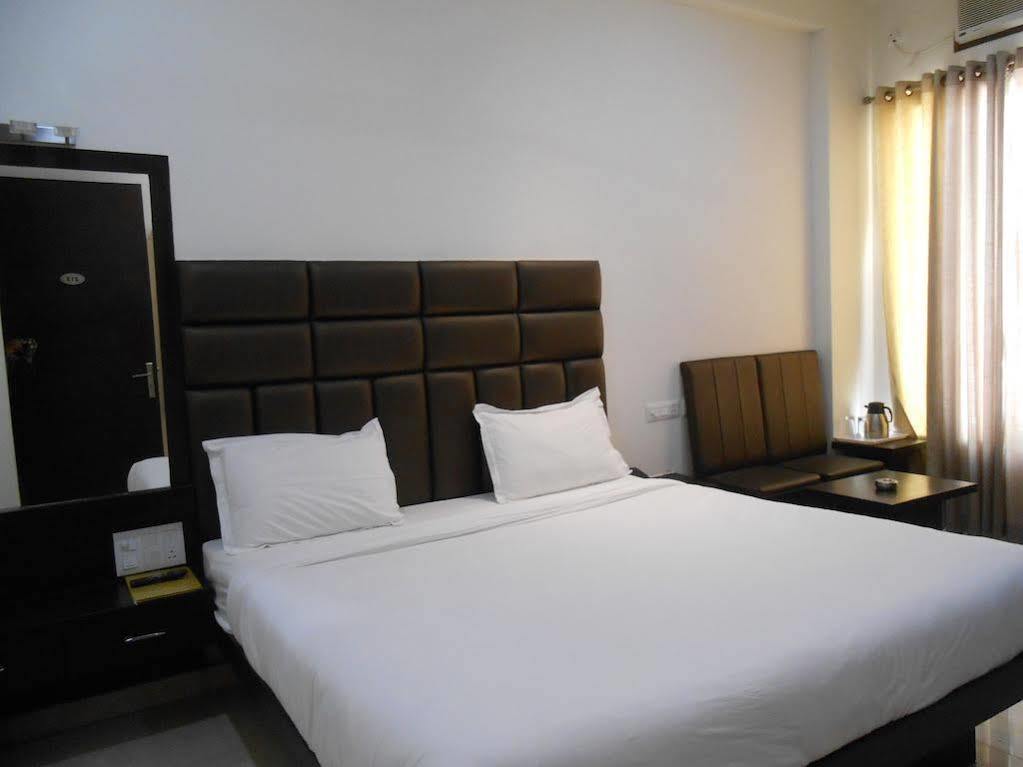 Madhushrie Hotel 3*